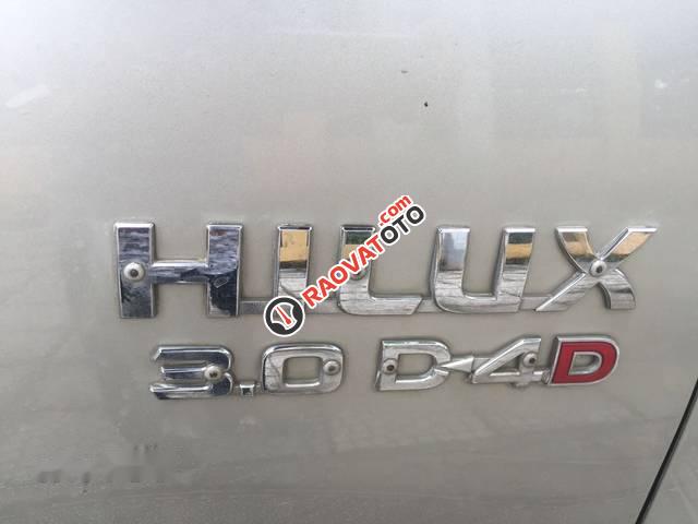 Cần bán xe Toyota Hilux 3.0G sản xuất năm 2014, màu bạc-0
