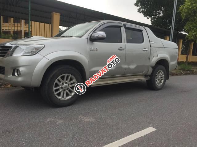 Cần bán xe Toyota Hilux 3.0G sản xuất năm 2014, màu bạc-5