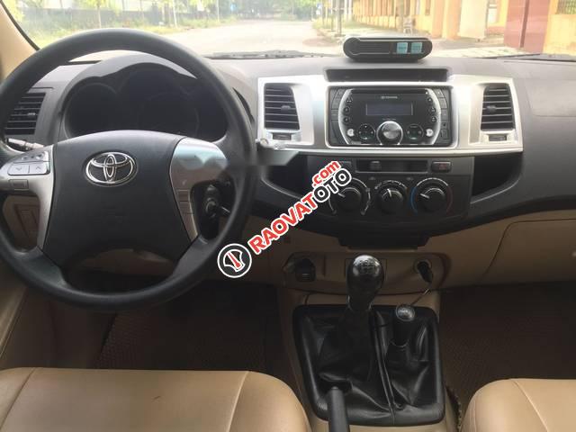Cần bán xe Toyota Hilux 3.0G sản xuất năm 2014, màu bạc-4
