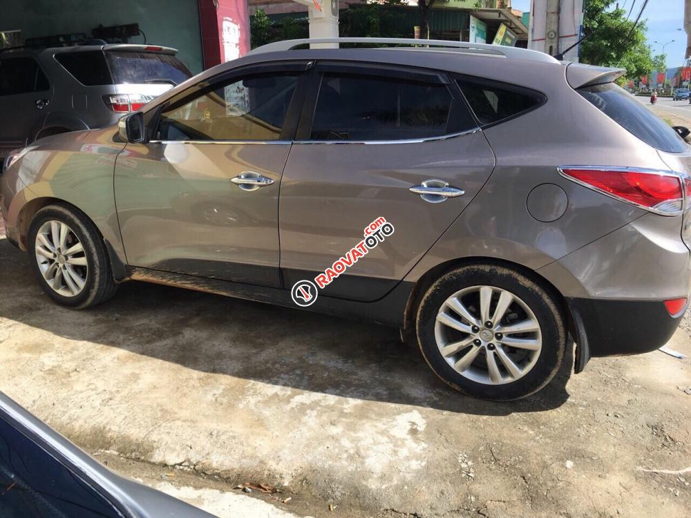 Cần bán gấp Hyundai Tucson sản xuất 2011, xe nhập-0