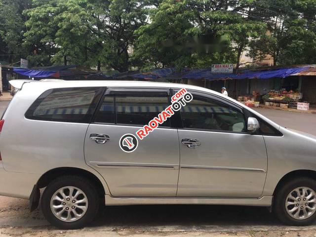 Bán xe Toyota Innova năm sản xuất 2014, màu bạc như mới-1