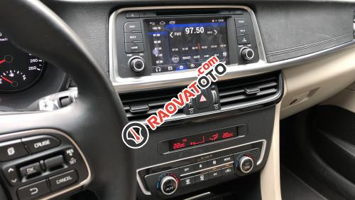 Bán Kia Optima 2.0 AT đời 2017, màu trắng chính chủ -2