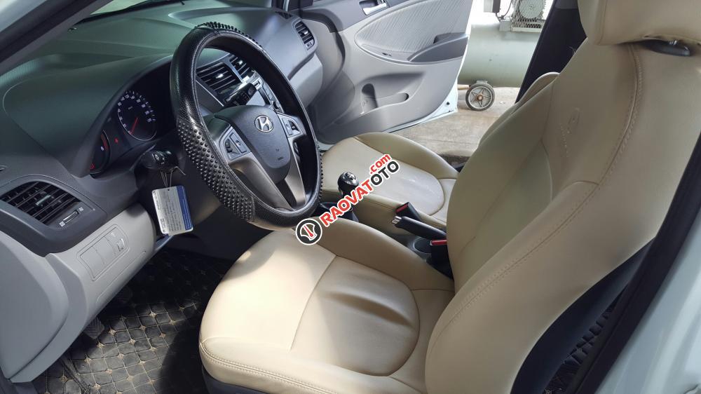 Bán Hyundai Accent 1.4MT màu trắng, số sàn, nhập Hàn Quốc 2015, lăn bánh 48000km còn rất mới-6