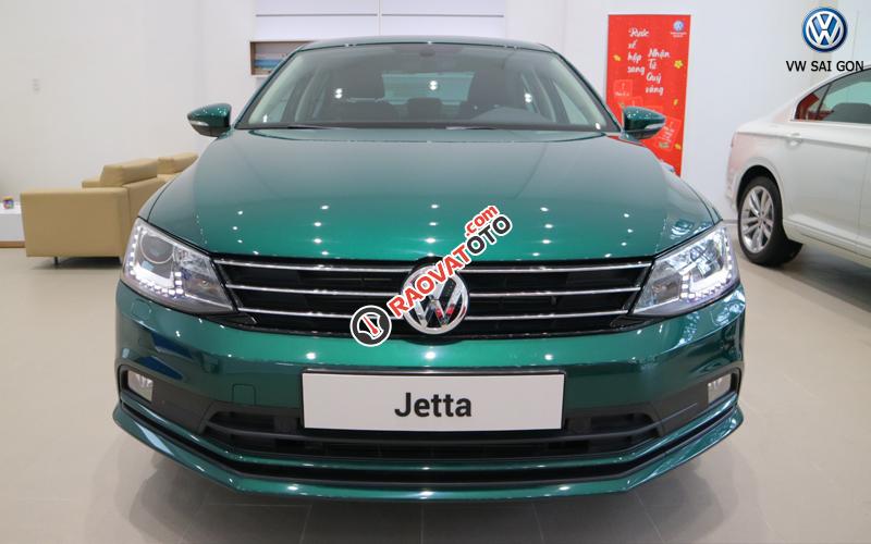 Volkswagen Jetta xanh lục độc lạ nhất Việt Nam giao ngay cùng chương trình giảm giá hấp dẫn, hotline 0938017717-14