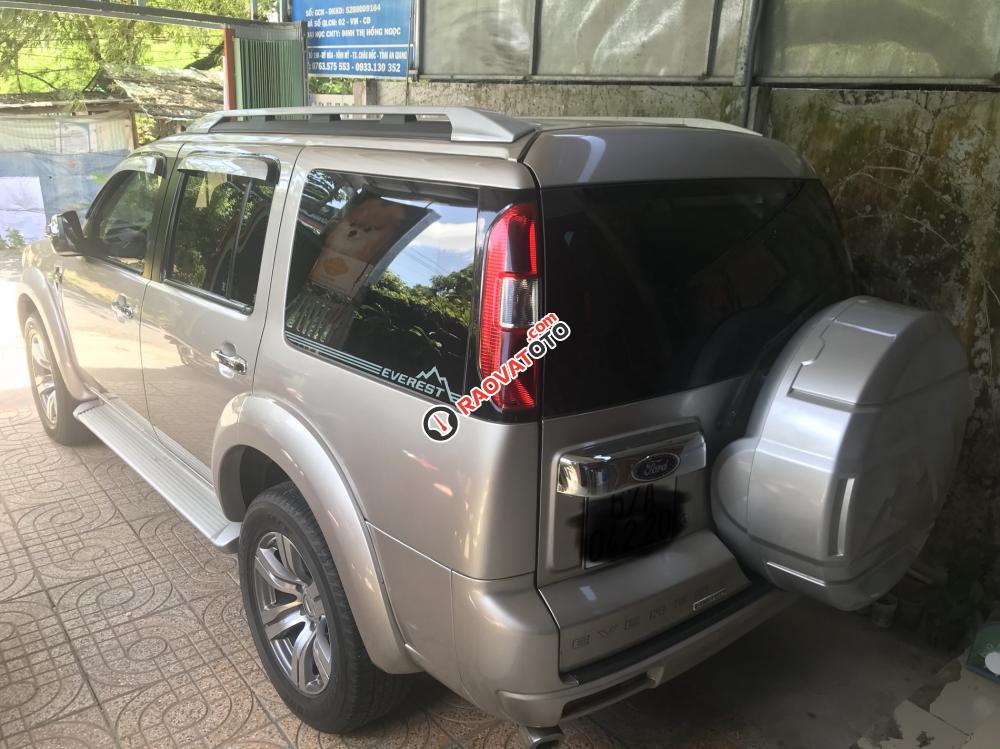 Bán Ford Everest 4x2 AT Limited 2010, màu ghi vàng-1