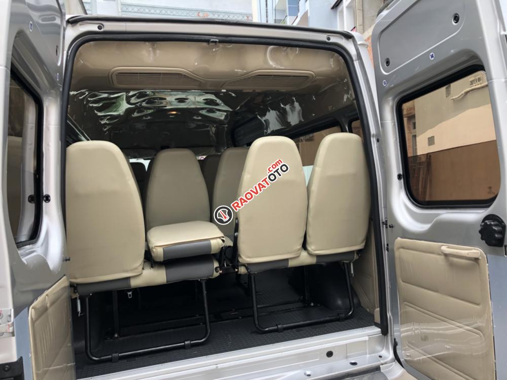 Cần bán xe Ford Transit 2017 đăng ký 2018 màu bạc, bao zin đẹp-2