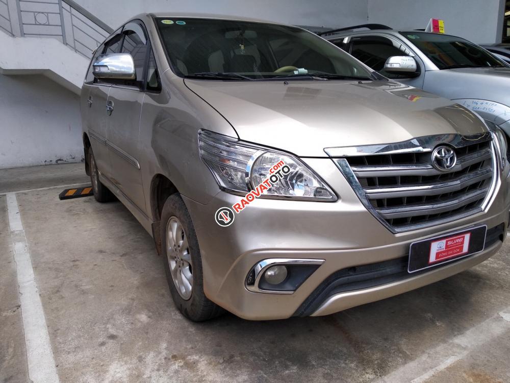 Bán xe Toyota Innova V, tự động, màu nâu vàng 2014-0