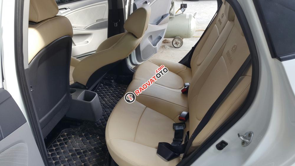 Bán Hyundai Accent 1.4MT màu trắng, số sàn, nhập Hàn Quốc 2015, lăn bánh 48000km còn rất mới-0