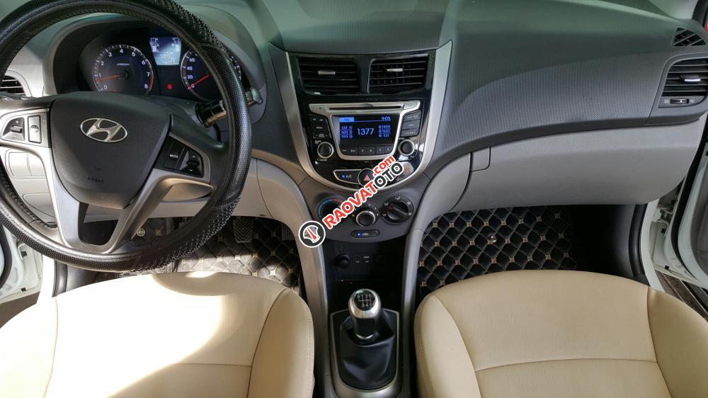 Bán Hyundai Accent 1.4MT màu trắng, số sàn, nhập Hàn Quốc 2015, lăn bánh 48000km còn rất mới-1