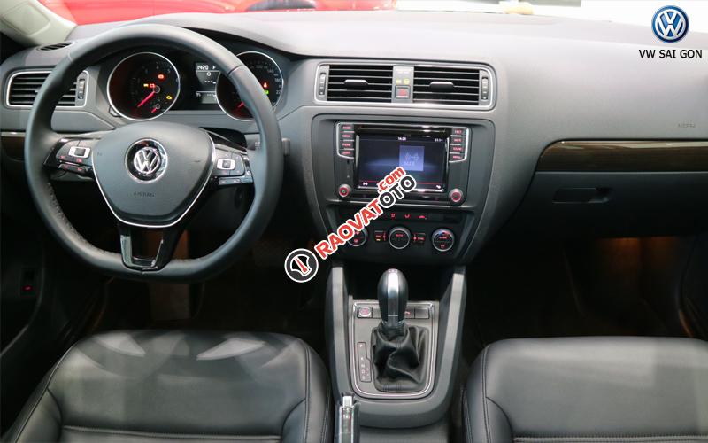 Volkswagen Jetta xanh lục độc lạ nhất Việt Nam giao ngay cùng chương trình giảm giá hấp dẫn, hotline 0938017717-11