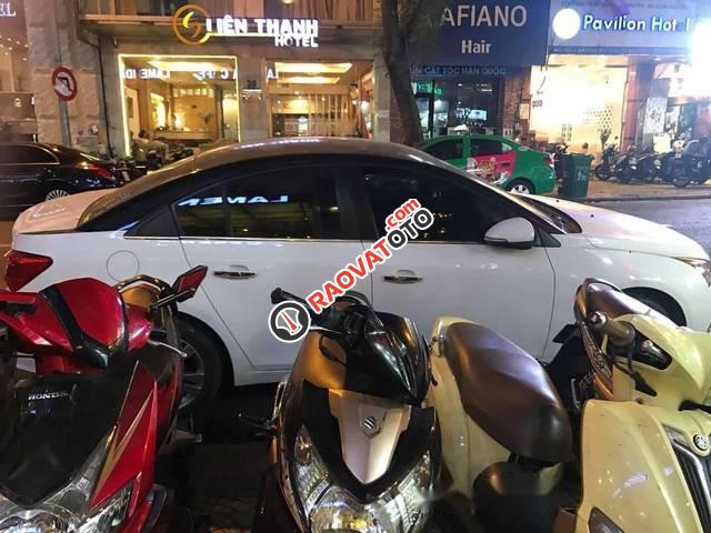 Cần bán lại xe Chevrolet Cruze LTZ 1.8 đời 2016, màu trắng, giá tốt-2