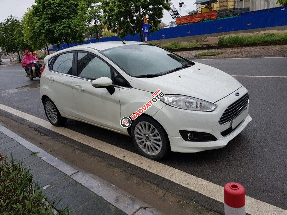 Bán xe Ford Fiesta 2016 1.0AT Ecoboost màu trắng, xe đời mới phom cực đẹp-0