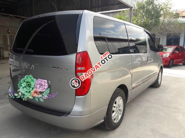 Bán Hyundai Starex năm sản xuất 2016, màu bạc số sàn, giá chỉ 856 triệu-1