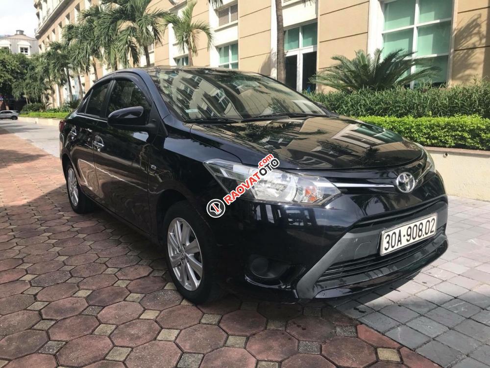 Cần bán xe Toyota Vios J sx 2015, số tay, màu đen, xe gia đình-0