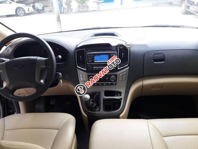 Bán Hyundai Starex năm sản xuất 2016, màu bạc số sàn, giá chỉ 856 triệu-4