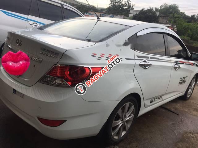 Bán Hyundai Accent AT năm sản xuất 2012, màu trắng, xe nhập-3