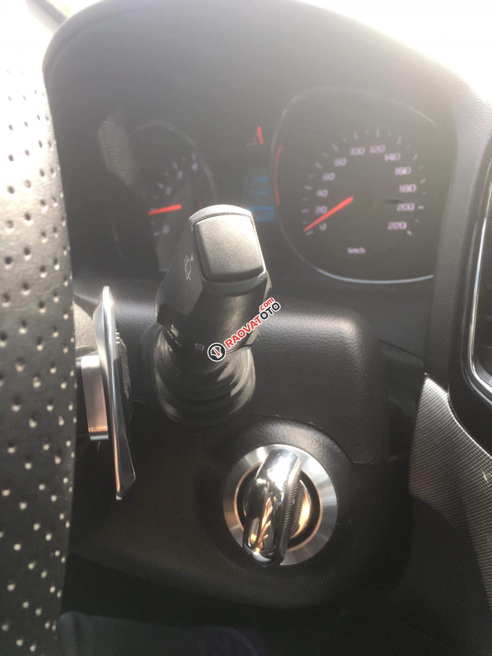 Cần bán gấp Chevrolet Captiva Revv 2.4 2017, màu trắng, giá chỉ 780 triệu-7