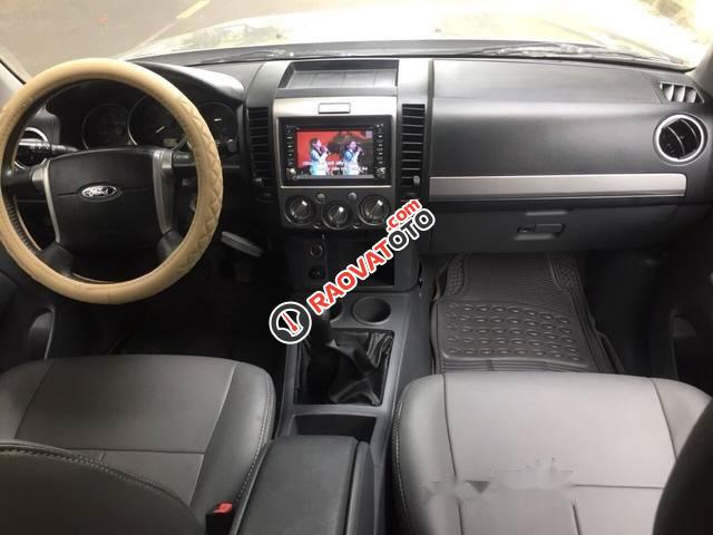 Bán Ford Everest MT năm sản xuất 2013, giá rẻ 650tr-1