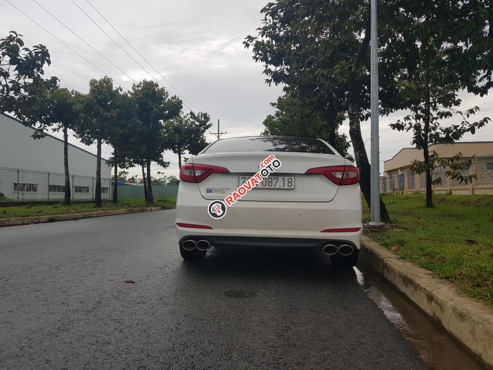 Bán xe Hyundai Sonata 2.0 sản xuất 2015, màu trắng, xe nhập, pô thể thao, cảm biến áp suất lốp-0