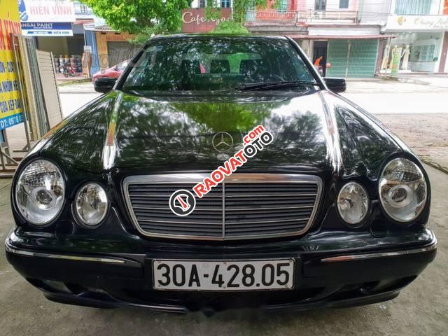 Bán Mercedes E240 năm sản xuất 2001, màu đen số tự động -1