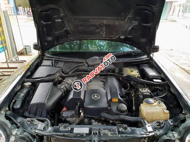 Bán Mercedes E240 năm sản xuất 2001, màu đen số tự động -4