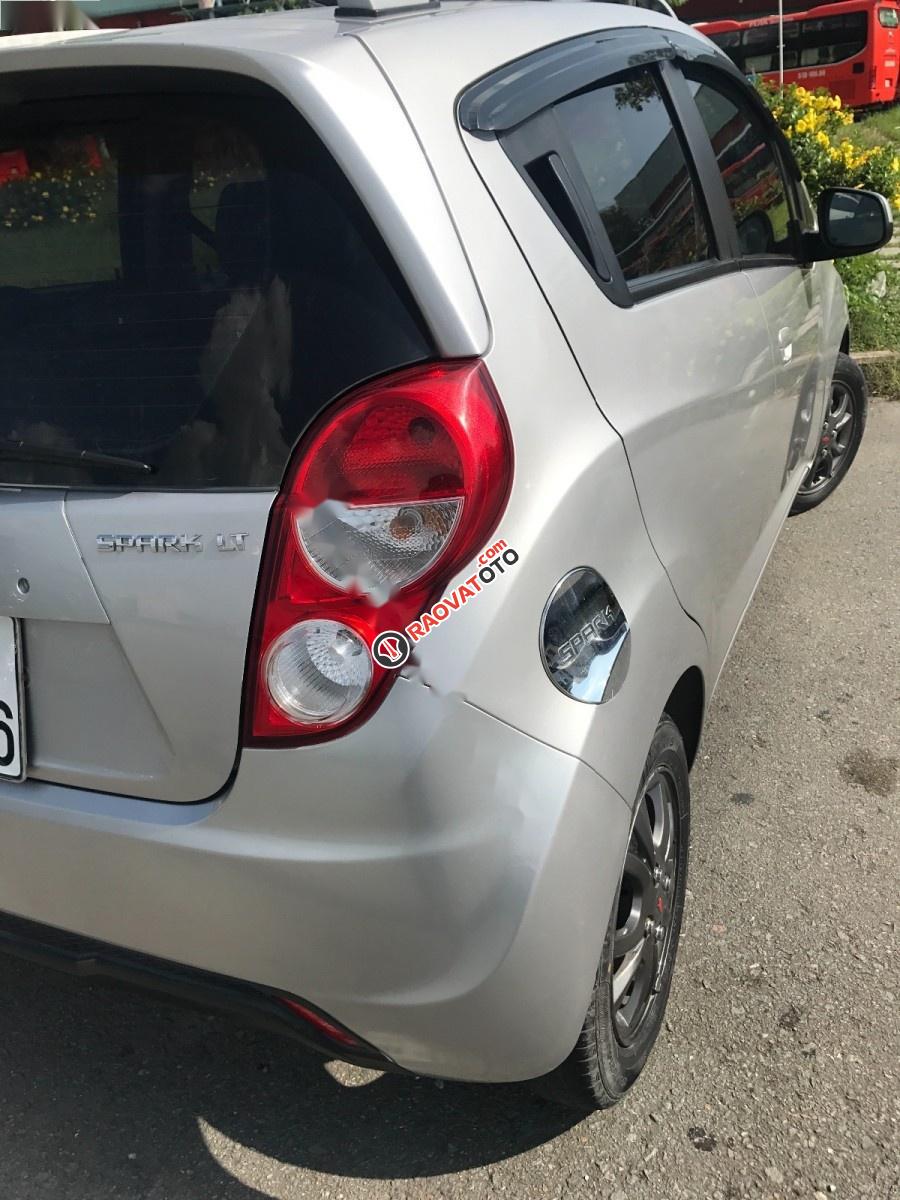 Cần bán gấp Chevrolet Spark LT 1.0 MT đời 2014, màu bạc  -1