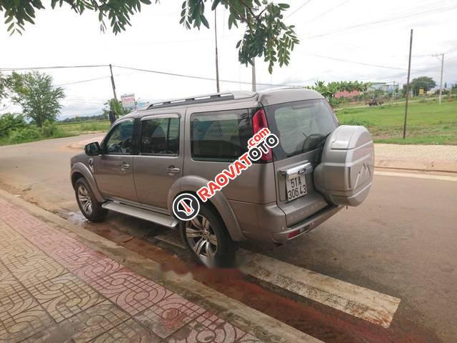 Cần bán Ford Everest MT năm sản xuất 2012, xe gia đình cực chất ít đi-1