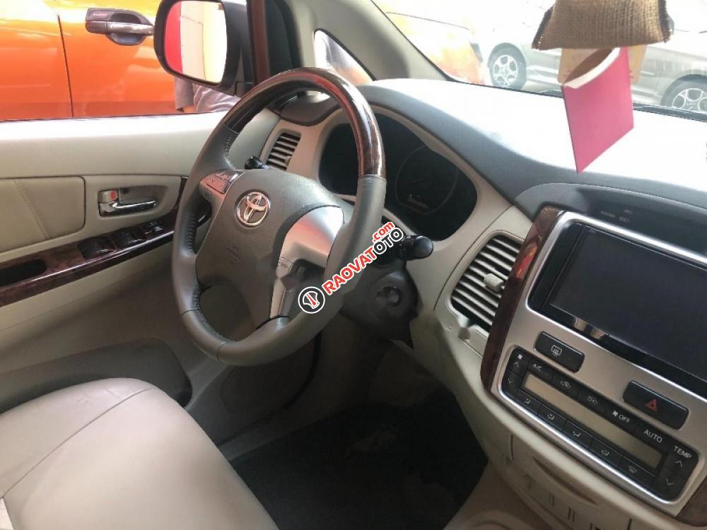 Bán Toyota Innova V 2014 số tự động, xe đi giữ gìn cẩn thận-7
