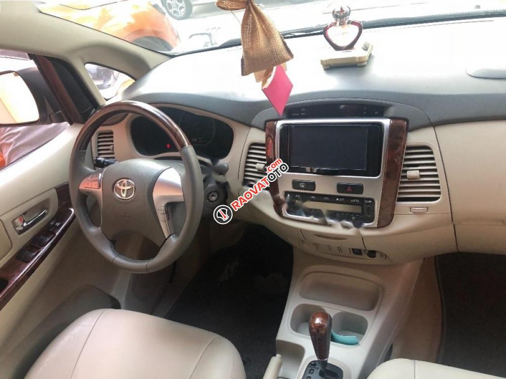 Bán Toyota Innova V 2014 số tự động, xe đi giữ gìn cẩn thận-6