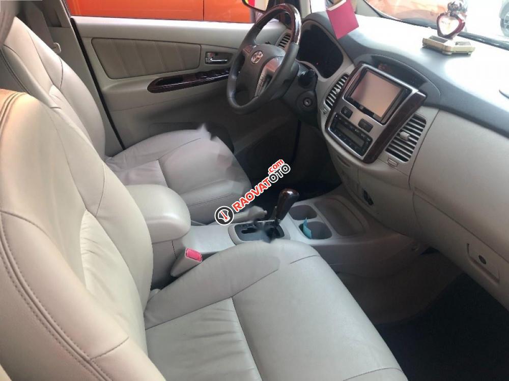 Bán Toyota Innova V 2014 số tự động, xe đi giữ gìn cẩn thận-5