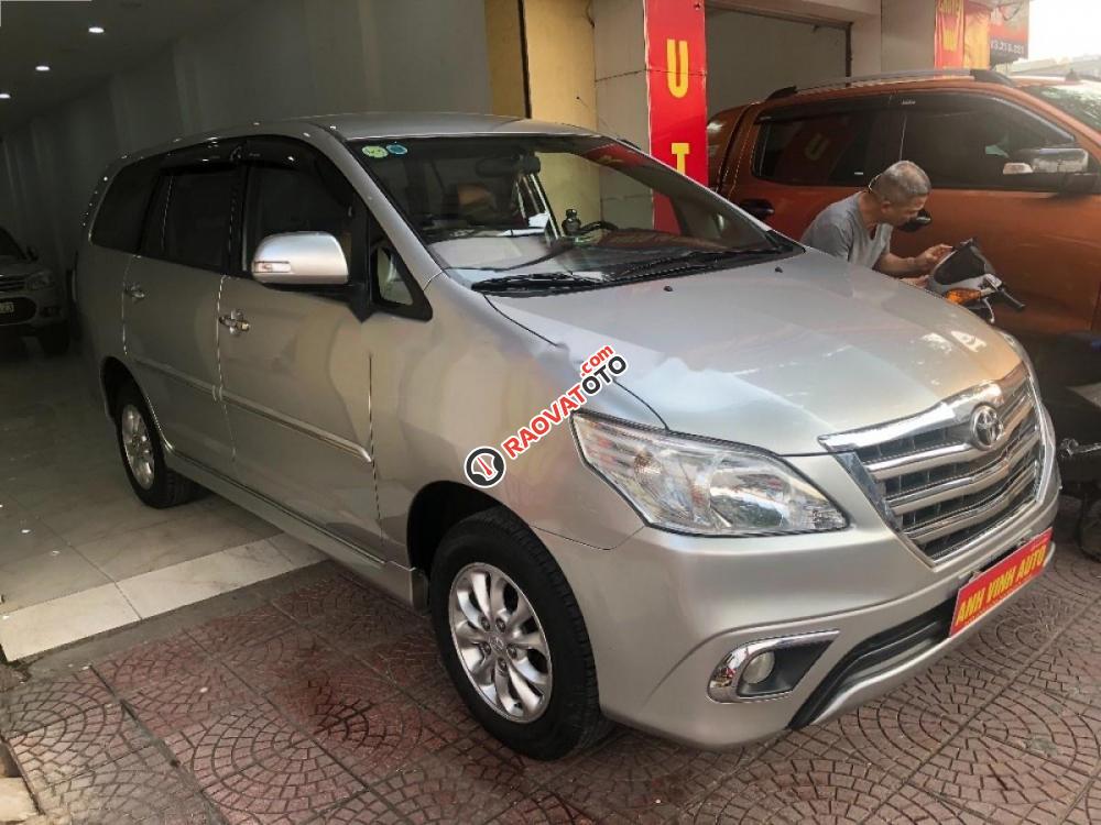 Bán Toyota Innova V 2014 số tự động, xe đi giữ gìn cẩn thận-3