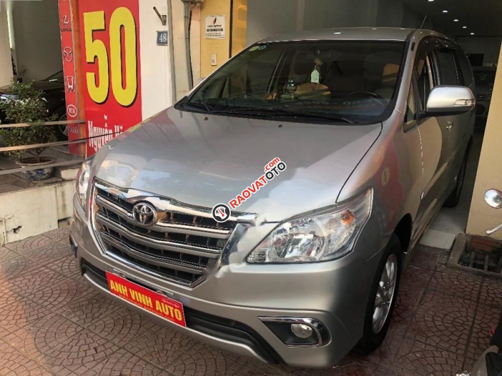 Bán Toyota Innova V 2014 số tự động, xe đi giữ gìn cẩn thận-1