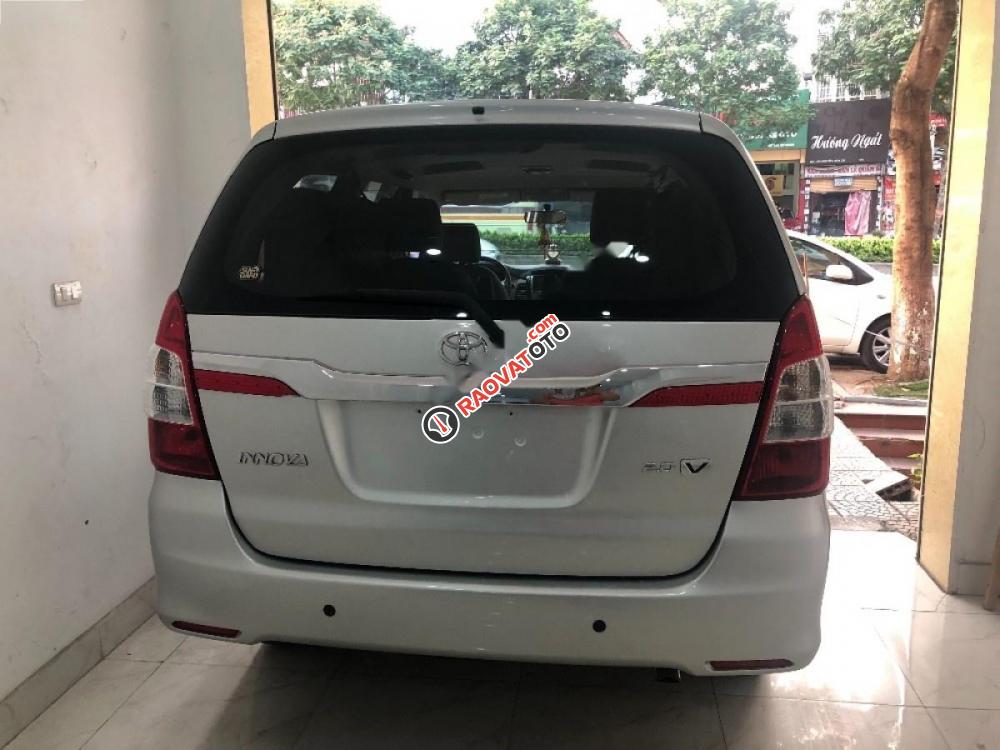 Bán Toyota Innova V 2014 số tự động, xe đi giữ gìn cẩn thận-2