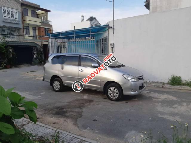 Cần bán Toyota Innova G 2.0 MT 2010, màu bạc  -4