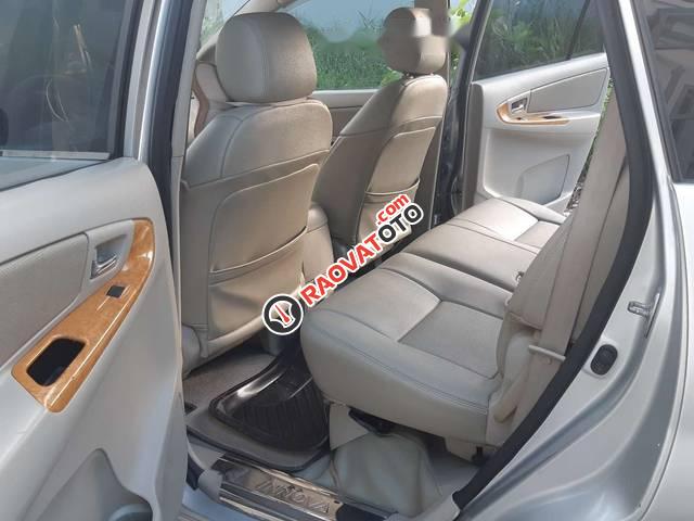 Cần bán Toyota Innova G 2.0 MT 2010, màu bạc  -2