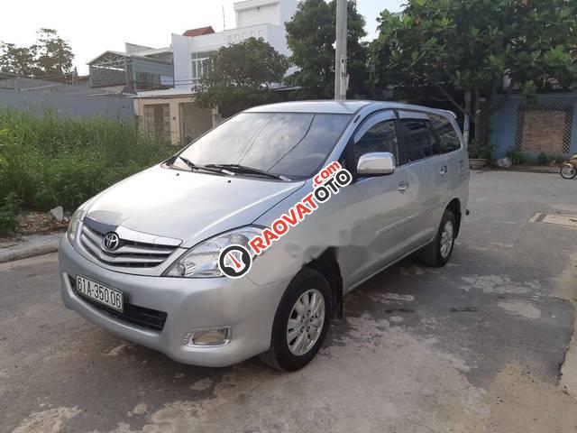 Cần bán Toyota Innova G 2.0 MT 2010, màu bạc  -0