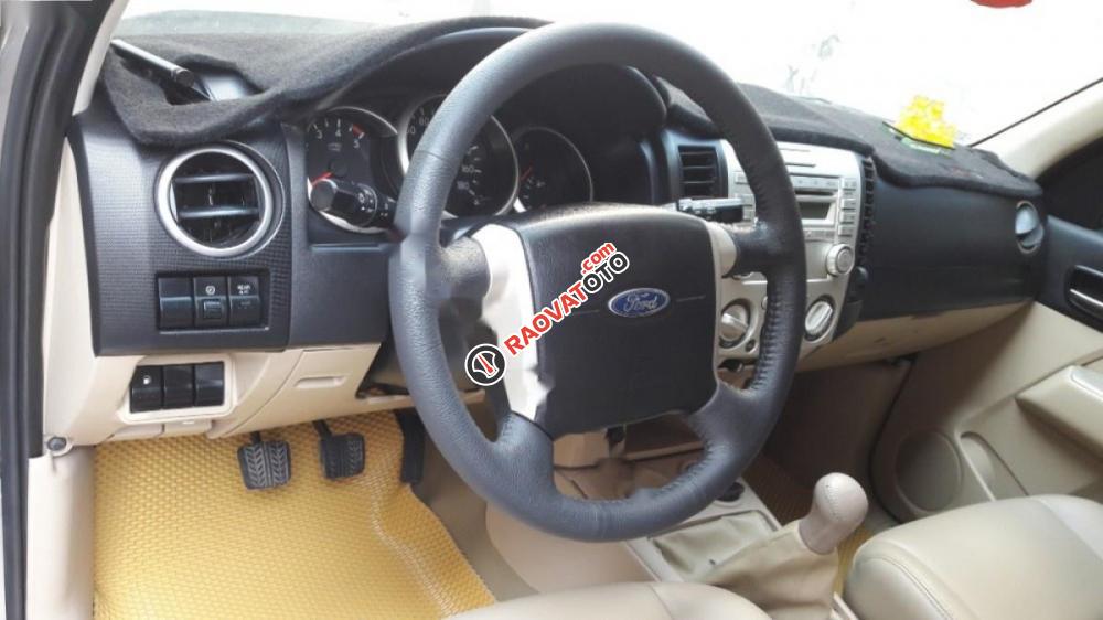 Cần bán lại xe Ford Everest 2.5 MT năm 2011, màu hồng-3