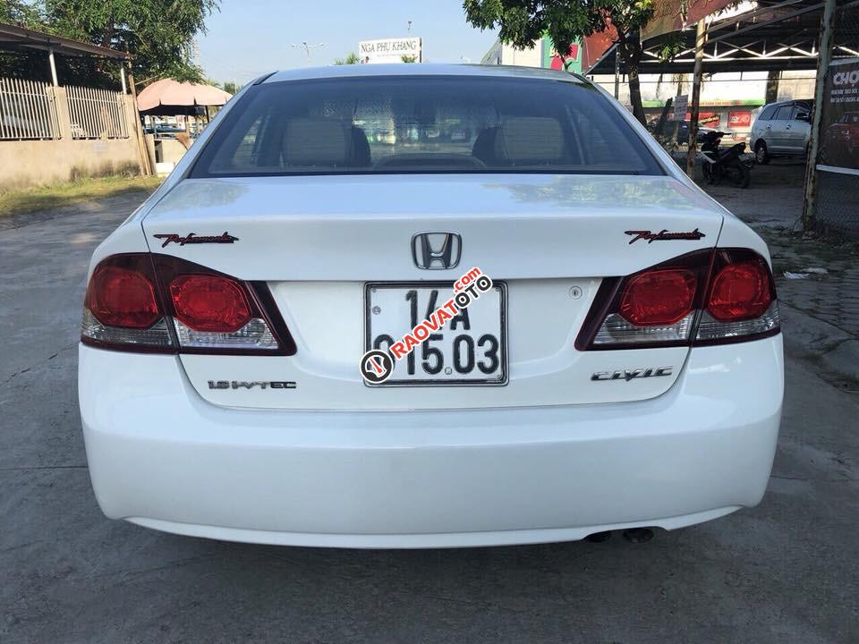 Bán xe Honda Civic đời 2011 màu trắng, giá tốt-1