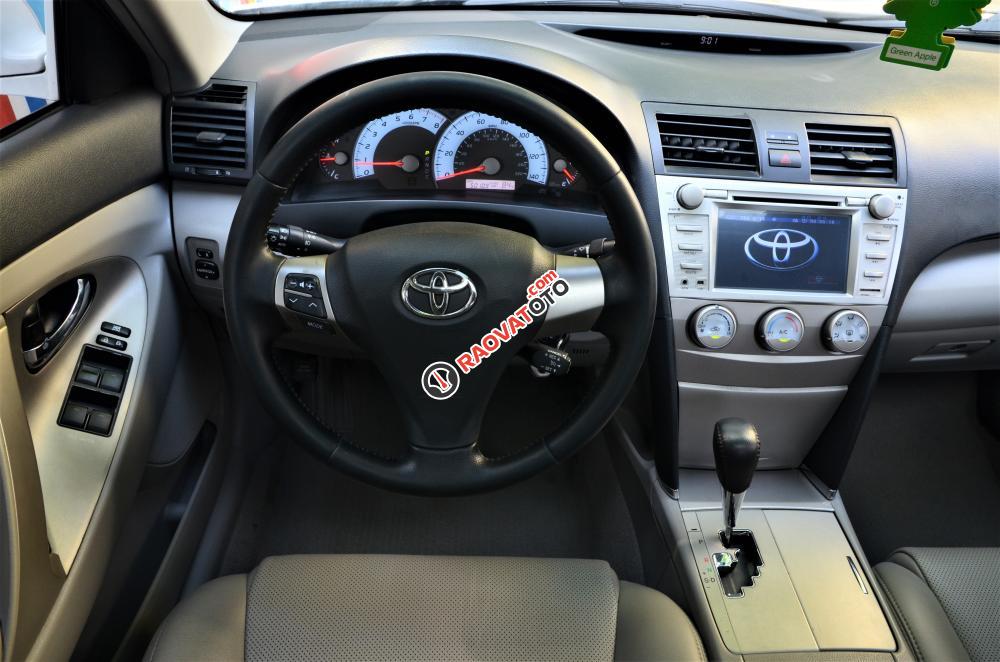 Cần bán xe Toyota Camry SE đời 2010, màu trắng, nhập khẩu-3