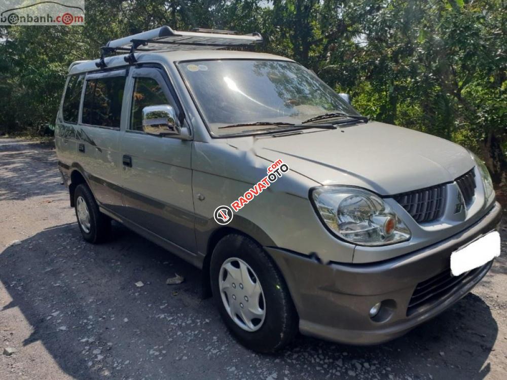 Cần bán gấp Mitsubishi Jolie 2.0 MPI năm 2004, màu bạc, xe gia đình tên tư nhân, bánh gầm-8