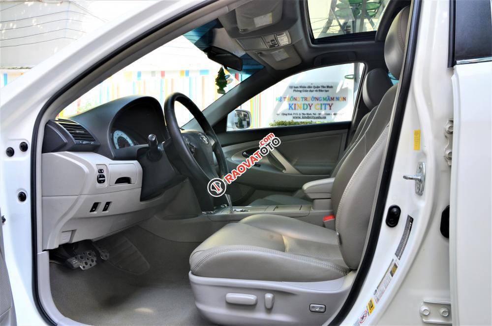 Cần bán xe Toyota Camry SE đời 2010, màu trắng, nhập khẩu-6