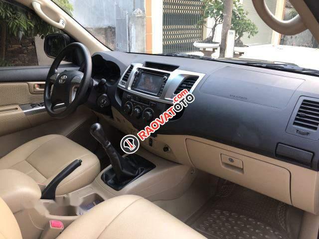 Bán Toyota Hilux 2.5E đời 2014, màu đen, 495tr-2