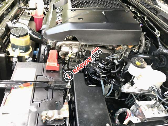 Cần bán lại xe Toyota Hilux E đời 2013, màu đen-0