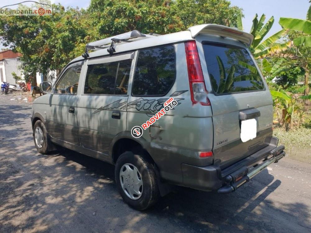 Cần bán gấp Mitsubishi Jolie 2.0 MPI năm 2004, màu bạc, xe gia đình tên tư nhân, bánh gầm-3