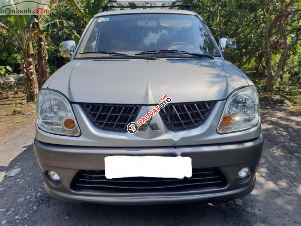 Cần bán gấp Mitsubishi Jolie 2.0 MPI năm 2004, màu bạc, xe gia đình tên tư nhân, bánh gầm-9