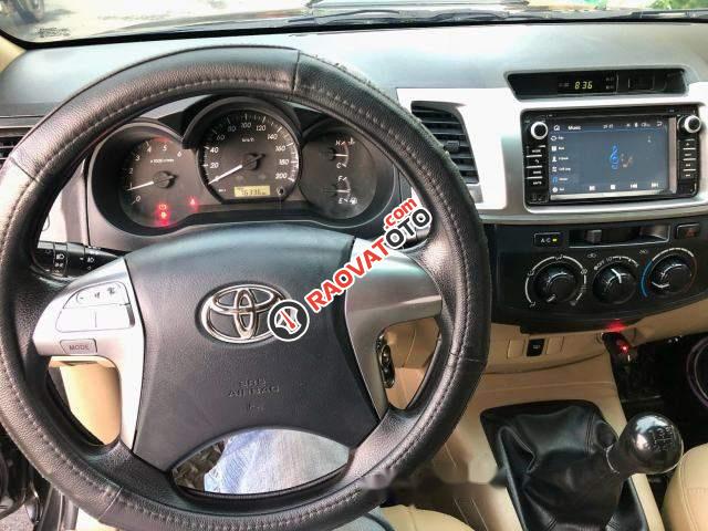 Cần bán lại xe Toyota Hilux E đời 2013, màu đen-2
