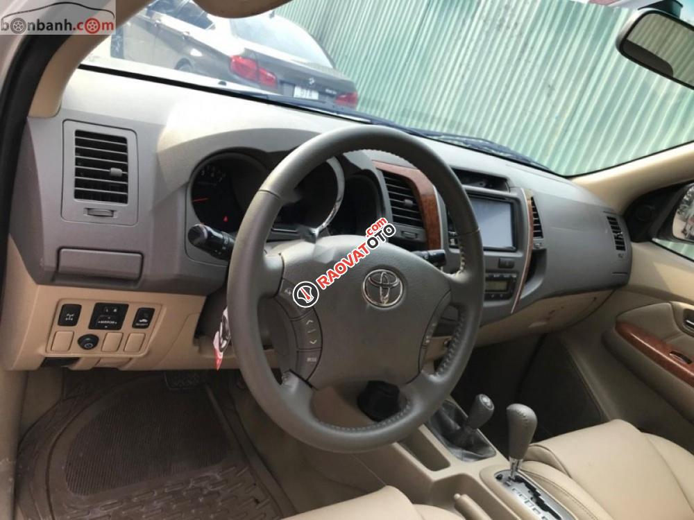 Bán ô tô Toyota Fortuner V 4x2AT năm 2010, màu bạc còn mới giá cạnh tranh-5