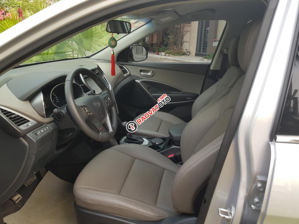 Cần bán xe Hyundai Santa Fe 2.2 đời 2016, màu bạc, xe chính chủ dùng-1