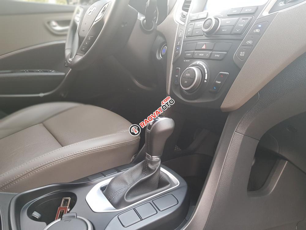 Cần bán xe Hyundai Santa Fe 2.2 đời 2016, màu bạc, xe chính chủ dùng-3