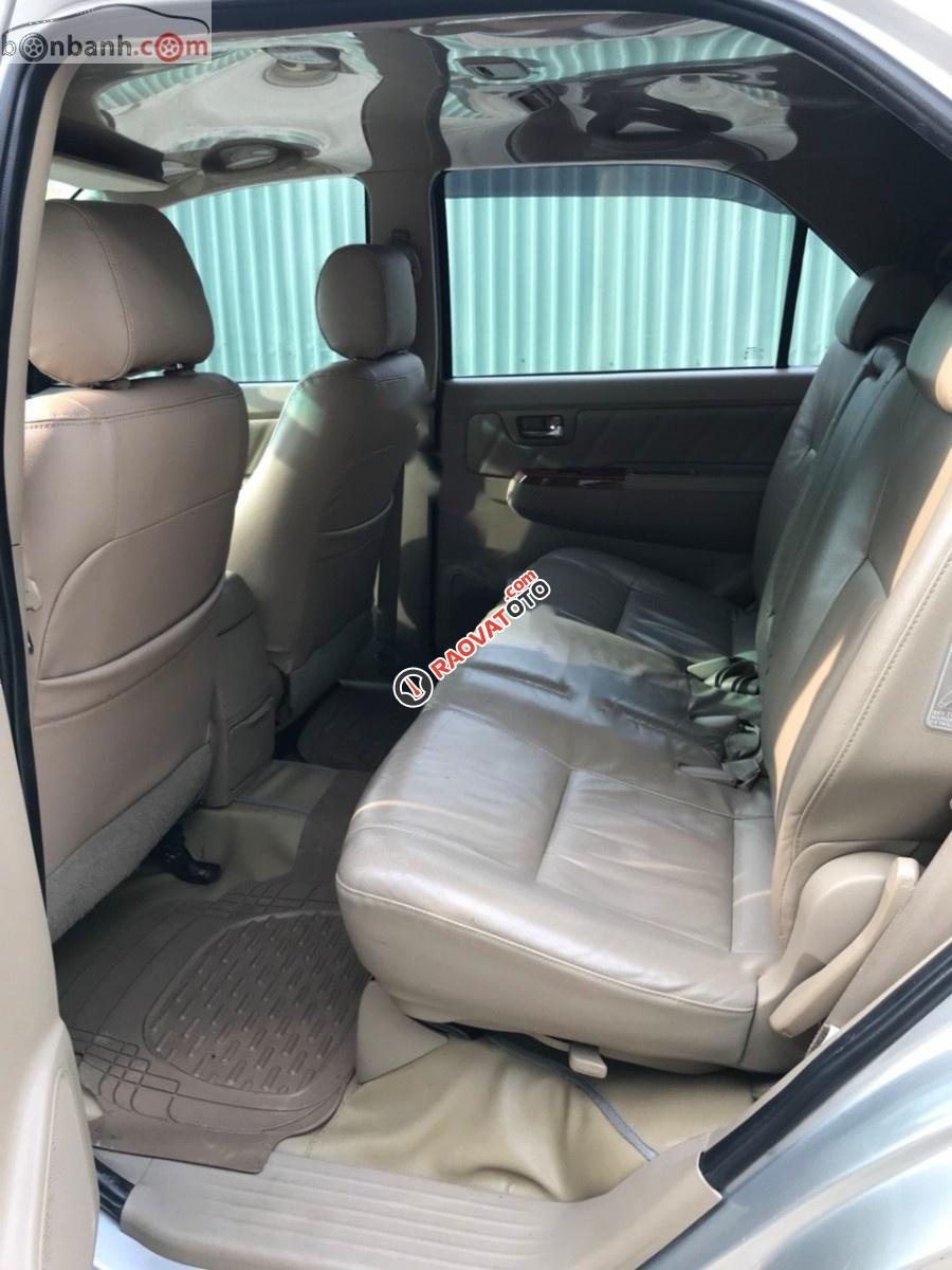 Bán ô tô Toyota Fortuner V 4x2AT năm 2010, màu bạc còn mới giá cạnh tranh-7